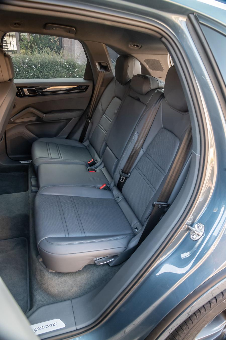 Интерьер Porsche Cayenne (PO536) 2018 года  (NA) (фото 4 из 40)